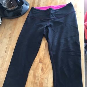 Lululemon cropped pants size 6, reversible